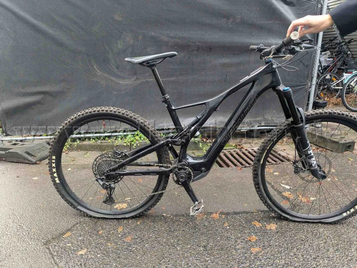 1 辆 Specialized Turbo Levo SL Comp Carbon 29 电动山地车