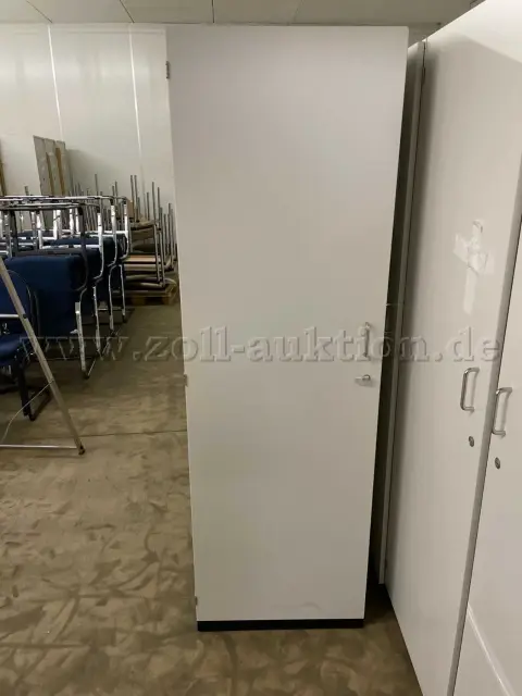 40 armadi Kinnarps grigio chiaro con zoccolo