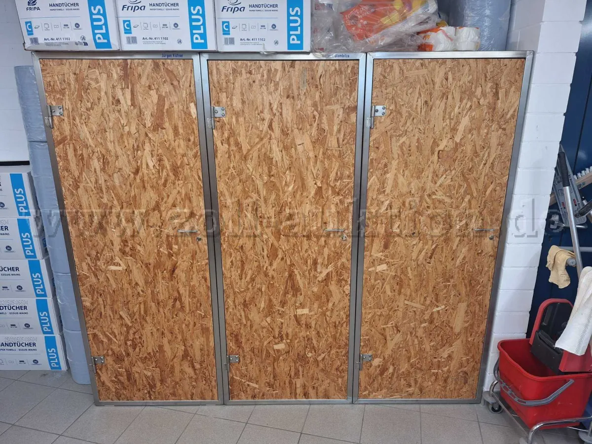 8 dulapuri din lemn și oțel inoxidabil — construcție proprie — ca obiect pentru bricolaj