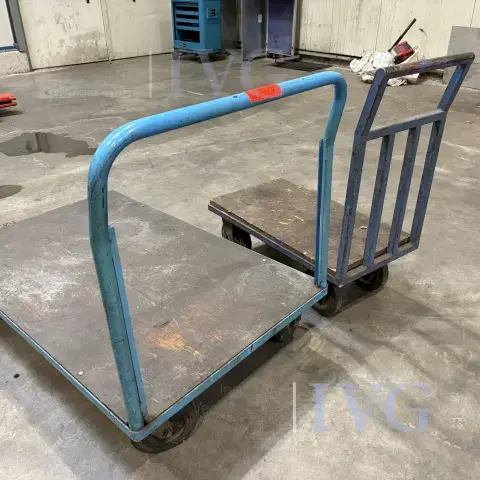 Platformos szállítókocsi