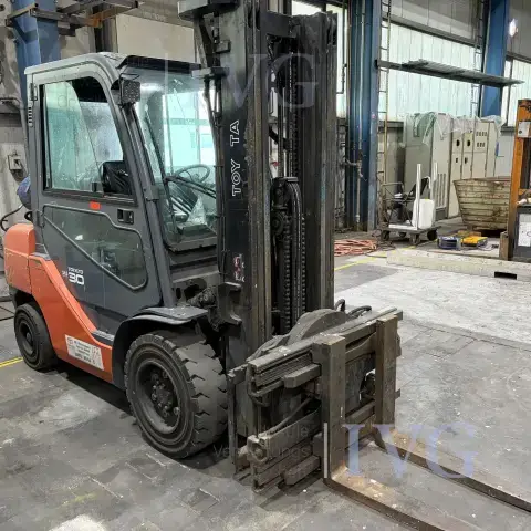 Stivuitor cu gaz (predare/ridicare ulterioară) TOYOTA 02-8FGF30/A450