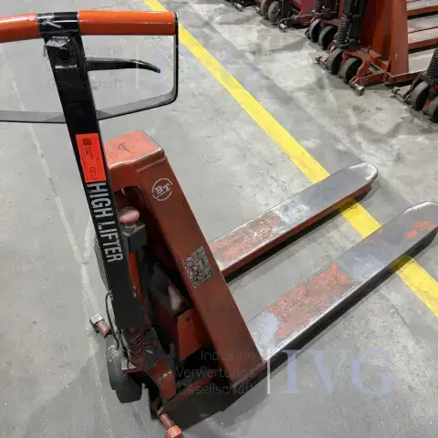 BT HLE1000 电动剪叉式托盘搬运车