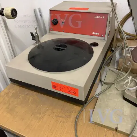 Laboratóriumi tárcsás csiszológép STRUERS DAP-7