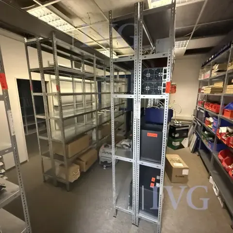 一批钢制螺栓货架
