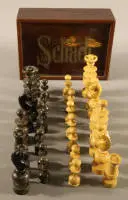 Juego de ajedrez historicista circa 1900-1920, alemán,