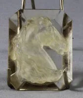 Vitrineobjekt, glasplade med hestehoved omkring 1920-30, tysk