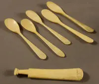 Cinco cucharas de huevo hacia 1900, del norte de Alemania