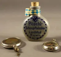 Drie snuiftabakflessen, jaren 1940-1950, Zuid-Duits
