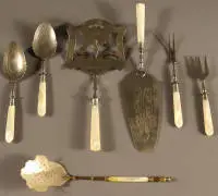 Lote cubiertos de servir con mango de nácar, principios del siglo XX, alemán