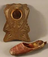 Due supporti per orologio da tasca, inizio XX sec., tedeschi