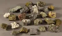 Lot collection de minéraux, pierres brutes non traitées
