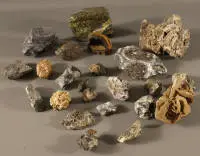 Lot collection de minéraux, pierres brutes non traitées