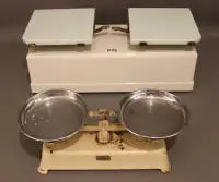 Deux balances ménagères et commerciales du tournant du siècle, Allemagne du Nord vers 1900