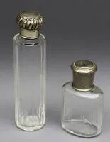 Twee parfumflesjes, eerste derde 20e eeuw, Duits