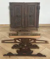 Portes d'armoire et couronnements historicistes, Allemagne du Nord vers 1890-1910