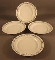 Suite de quatre assiettes KPM vers 1830-50, Prusse