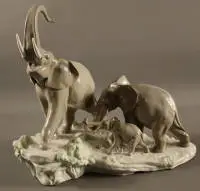 Groupe en porcelaine éléphants, Espagne seconde moitié du 20e s.