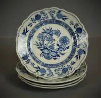四个洋葱图案晚餐盘，约1900年历史主义风格，德国