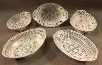 Cinq coupes décoratives à bord ajouré, motif immortelle, début du 20e s., allemand