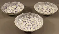Trois coupelles décoratives ajourées, motif immortelles, début du 20e s., allemand
