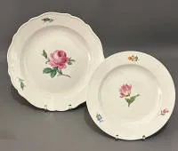 Piatto da portata e piatto marca Meissen (Schwerter), XIX sec., tedeschi