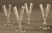 Quatre verres à vin rouge de prestige, historicisme seconde moitié du XIXe siècle, allemand