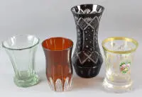 Lot de trois gobelets à pied différents et un vase, Bohême vers 1900-1930, allemand