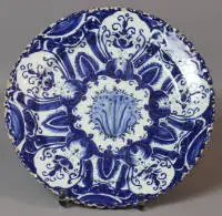 Assiette à tulipes de Delft du 18e s., Hollande