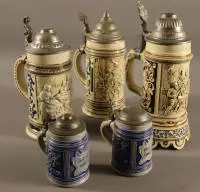 Cinq chopes à bière historicistes avant 1900, allemandes