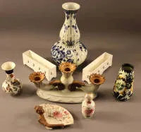 Lot majolica objecten plus vaas, historisme rond 1880, Duits