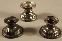 Trois bougeoirs en argent, probablement Dresde avant 1900