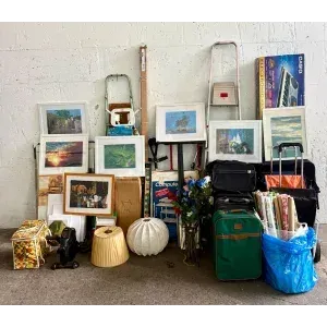 清空物品一批(画作、行李箱等众多物品)