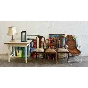 清场物品一批（桌子、椅子、画作、灯具等）
