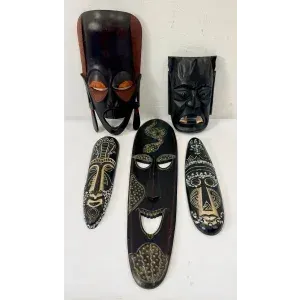 5 houten maskers