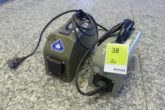2台便携式变压器，带插座和连接线