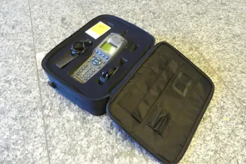 Trend Communications - Comprobador de red y cables portátil con fuente de alimentación en bolsa de transporte