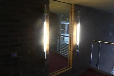 Vægspejl med 2 lamper