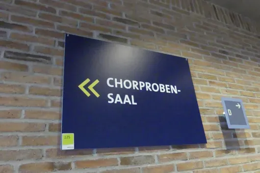 Putokaz/informativna ploča „Chorprobensaal”, plava