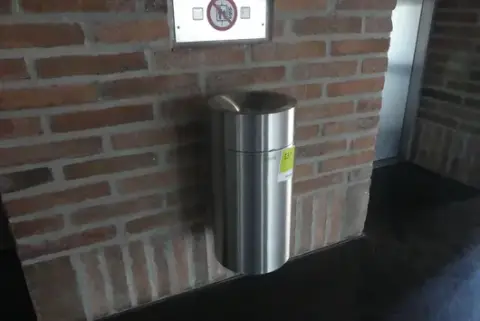 Posacenere da parete, acciaio inox