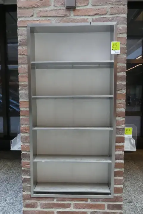 3个嵌入式壁架/宣传册壁龛，带搁板，不锈钢