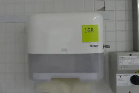 Dispensador de toallas de papel