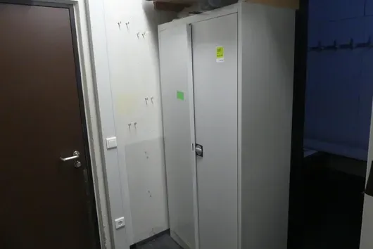 带内容物的金属柜