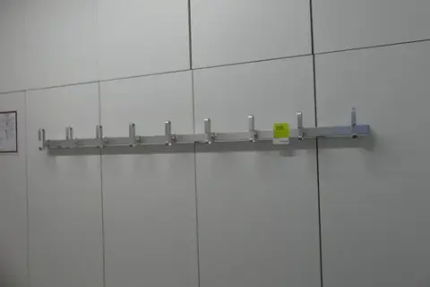 Væggarderobe/krogskinne, aluminium