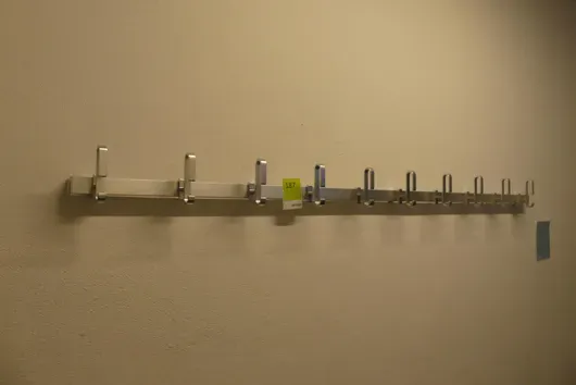 Perchero de pared/barra de ganchos, aluminio