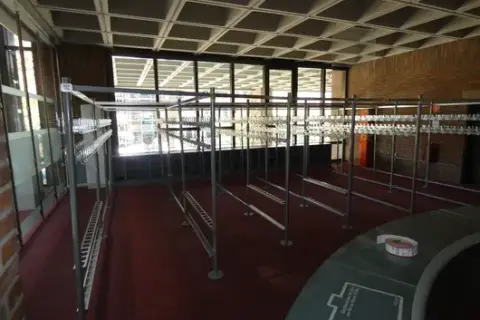Askılı 7 sıralı vestiyer sistemi