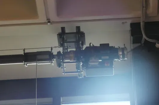 电动钢丝绳绞盘驱动,带卷轴和绳鼓,吊顶安装