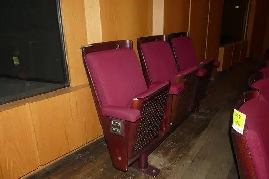 Teater-/salsestole, 3 siddepladser, polstrede klapsæder