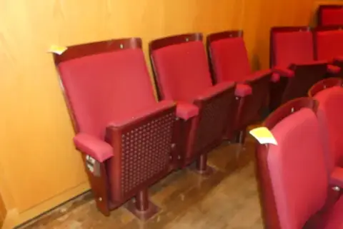 Tiyatro/salon koltukları, 3 kişilik, döşemeli katlanır koltuklar, kırmızı/kahverengi