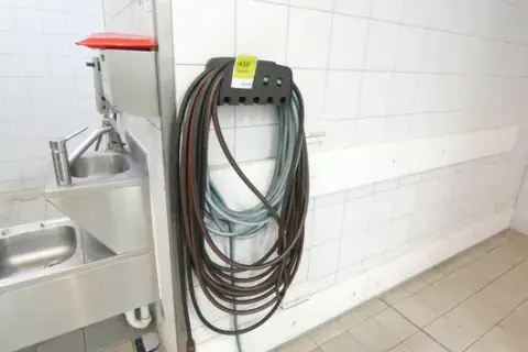 Slangeholder, vægmonteret, inkl. vandslange