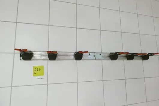 2x 设备/扫帚挂杆带夹持架，铝制导轨，壁挂式